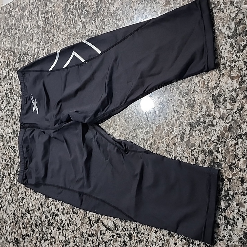 WXU Black mid/rise capri compression leggings - Picture 5 of 5